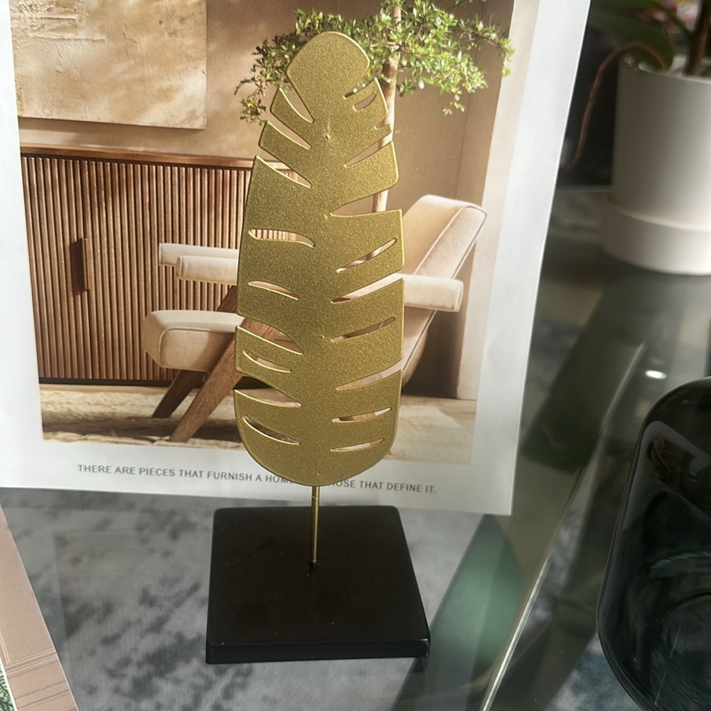 Faux gold feather decor (NWOT)